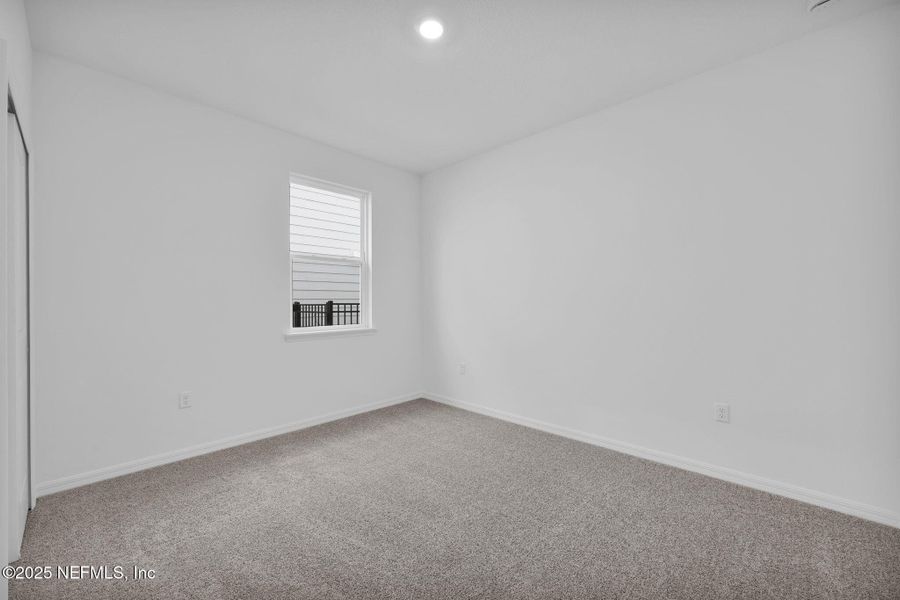 Spacious, unfurnished interior of a new home in Hyland Trail, Green Cove Springs (Image 22).