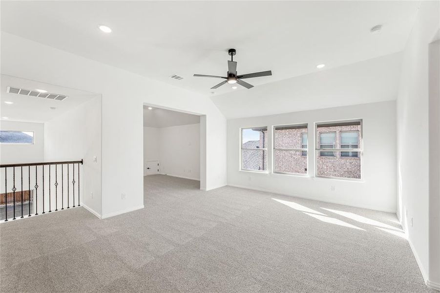 Spacious, unfurnished interior of a new home in Creekview Meadows, Pilot Point (Image 22).