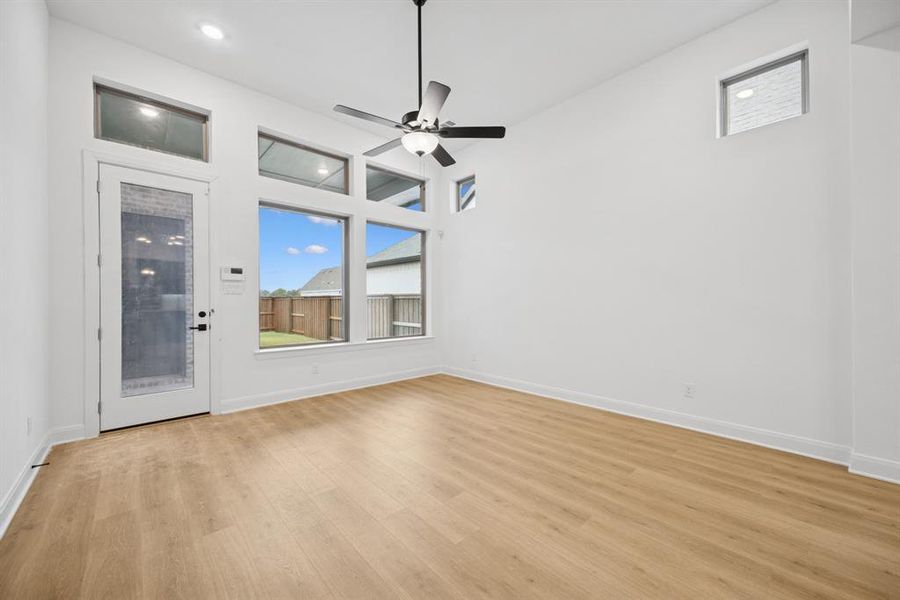 Spacious, unfurnished interior of a new home in Mantua Point Gardens, Van Alstyne (Image 27).