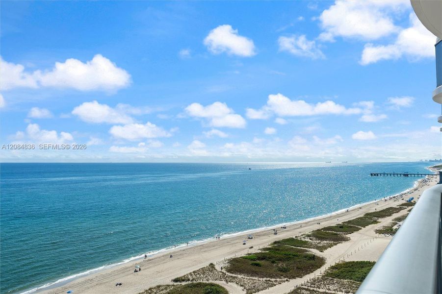 Condo located in Pompano Beach, FL showcasing its design and architecture (Image 26).