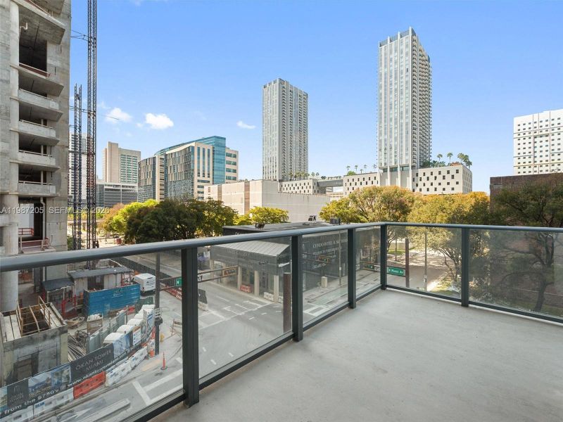 Condo located in Miami, FL showcasing its design and architecture (Image 3). Condo located in Miami, FL showcasing its design and architecture (Image 3).