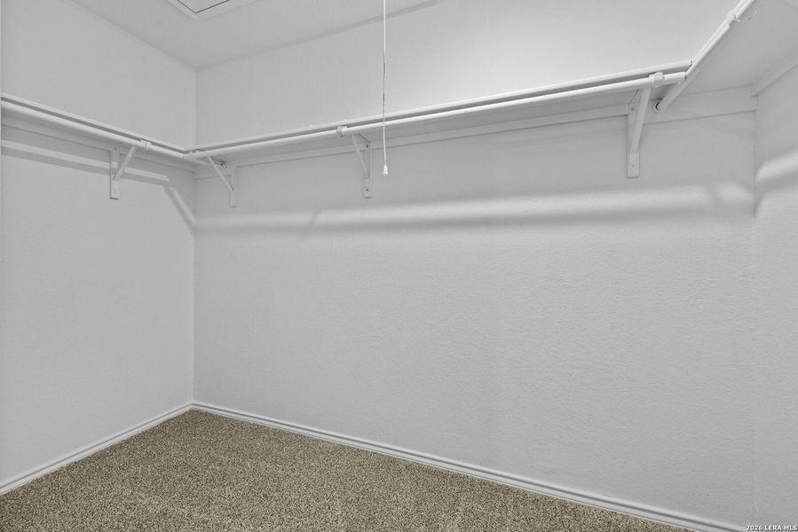 Spacious, unfurnished interior of a new home in Avenida, Converse (Image 12).