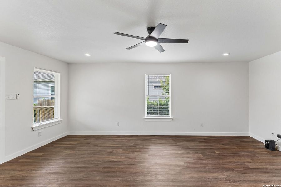 Spacious, unfurnished interior of a new home in , San Antonio (Image 28).
