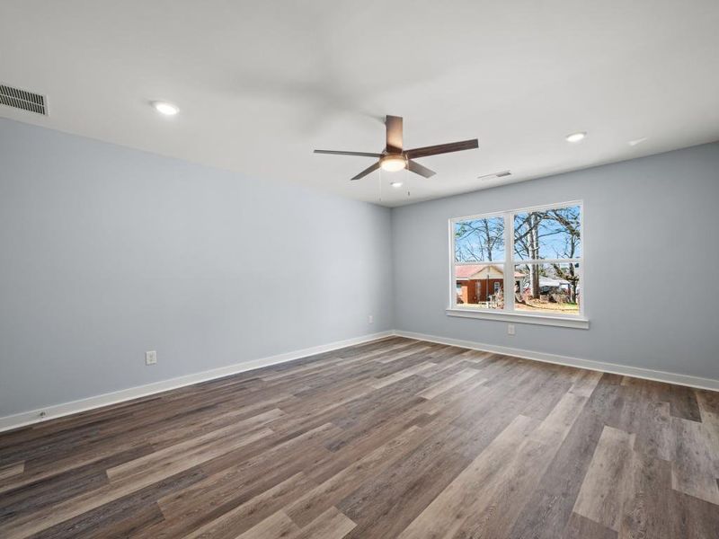 Spacious, unfurnished interior of a new home in , Gainesville (Image 15).
