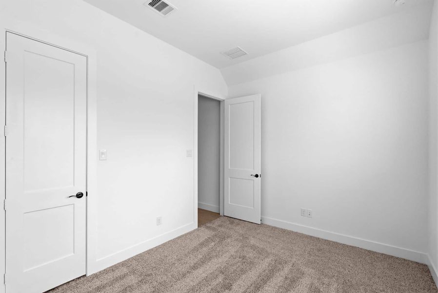 Spacious, unfurnished interior of a new home in Wood Leaf Reserve, Tomball (Image 22).