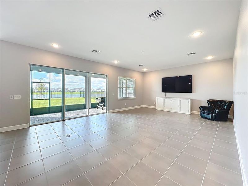 Spacious, unfurnished interior of a new home in , Winter Garden (Image 16).