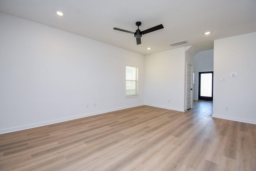 Spacious, unfurnished interior of a new home in Glendale Lakes, Arcola (Image 14).