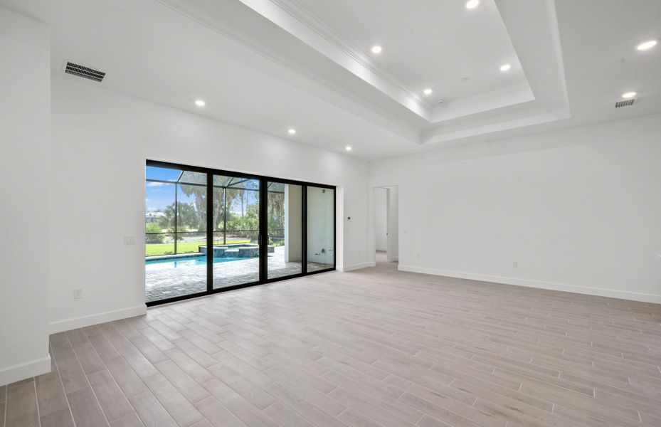 Spacious, unfurnished interior of a new home in Terreno, Naples (Image 11).