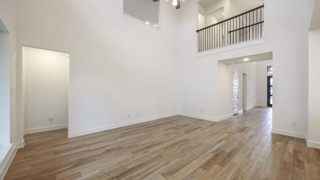 Spacious, unfurnished interior of a new home in Parmer Ranch, Georgetown (Image 17).