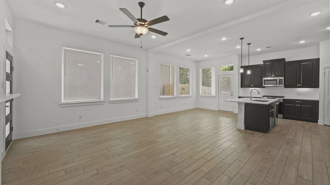 Spacious, unfurnished interior of a new home in Santa Rita Ranch, Liberty Hill (Image 18).