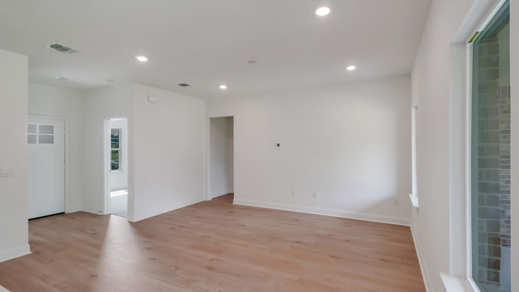 Representative unfurnished interior of a home built from the The Alvin by D.R. Horton in Riverview, Georgetown (Image 9).