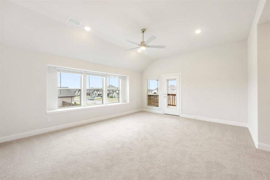 Spacious, unfurnished interior of a new home in Triple Diamond Ranch, Mansfield (Image 29).