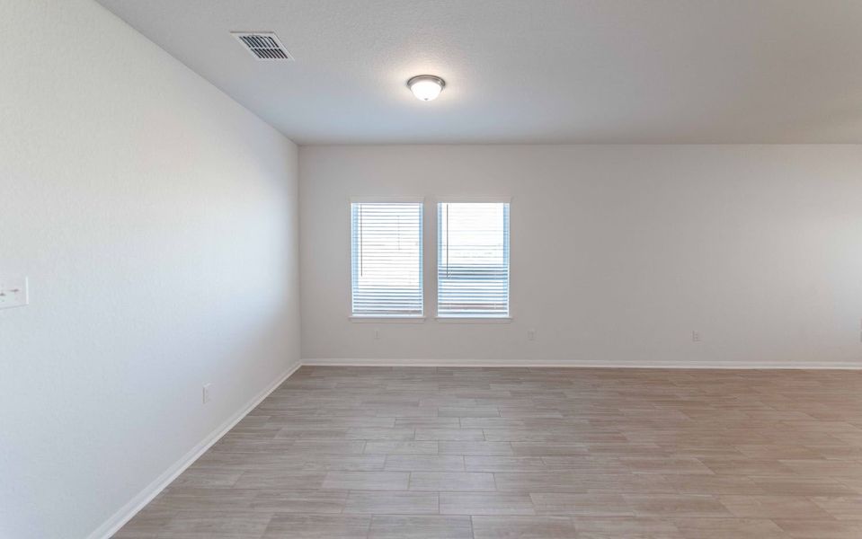 Spacious, unfurnished interior of a new home in Swenson Heights, Seguin (Image 9).