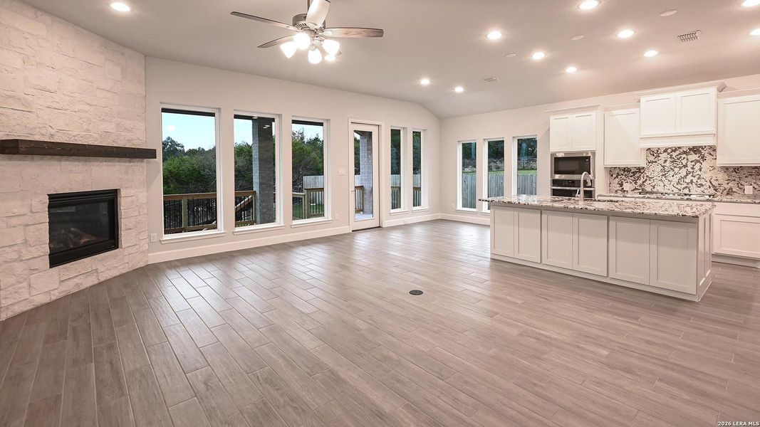 Spacious, unfurnished interior of a new home in Johnson Ranch 55', Bulverde (Image 18).