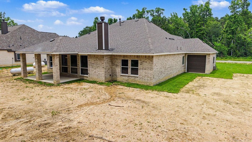 Exterior details and patio area of a home in Encino Estates, Dayton (Image 27).