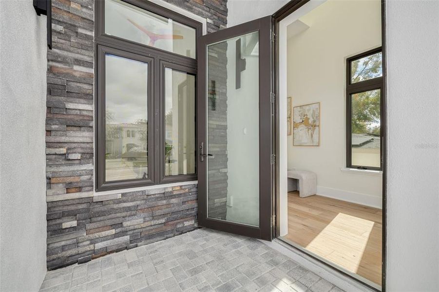 Exterior details and patio area of a home in , Tampa (Image 3).