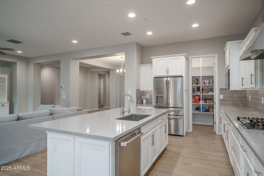 16) KITCHEN 16) KITCHEN