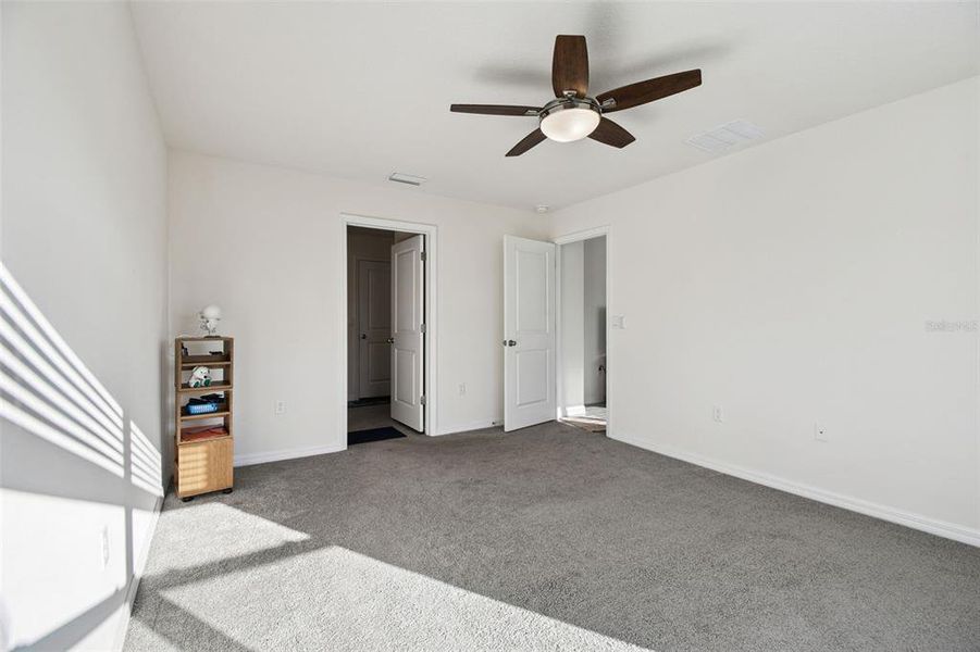Spacious, unfurnished interior of a new home in River Park, Temple Terrace (Image 22).
