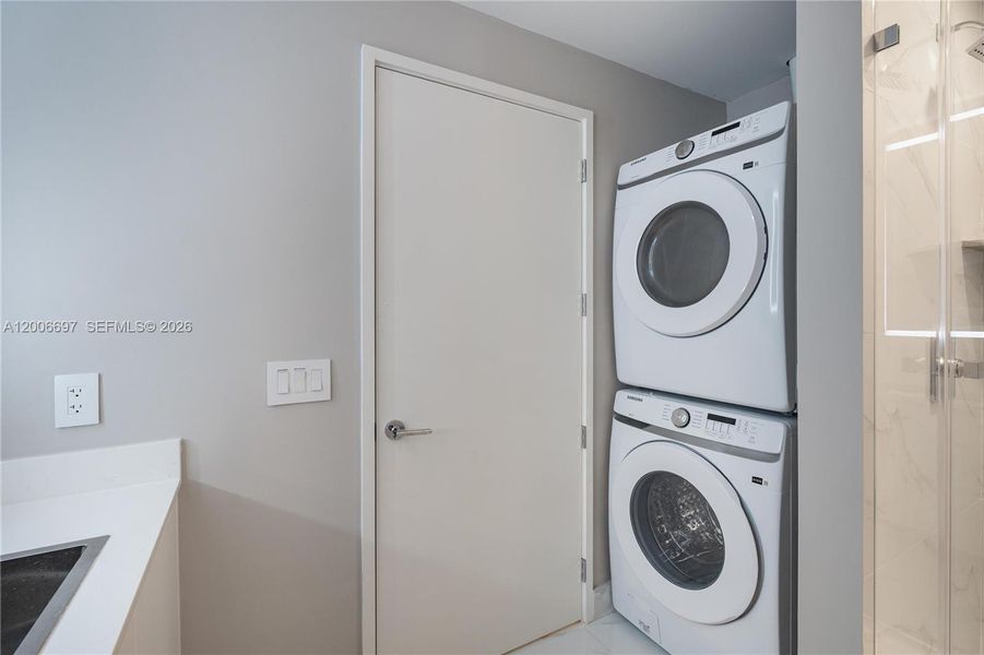 Image 81 of a home in .