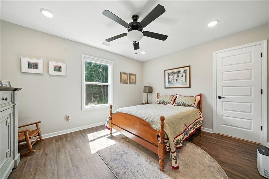 Furnished interior view inside a new home in , Waleska (Image 14).