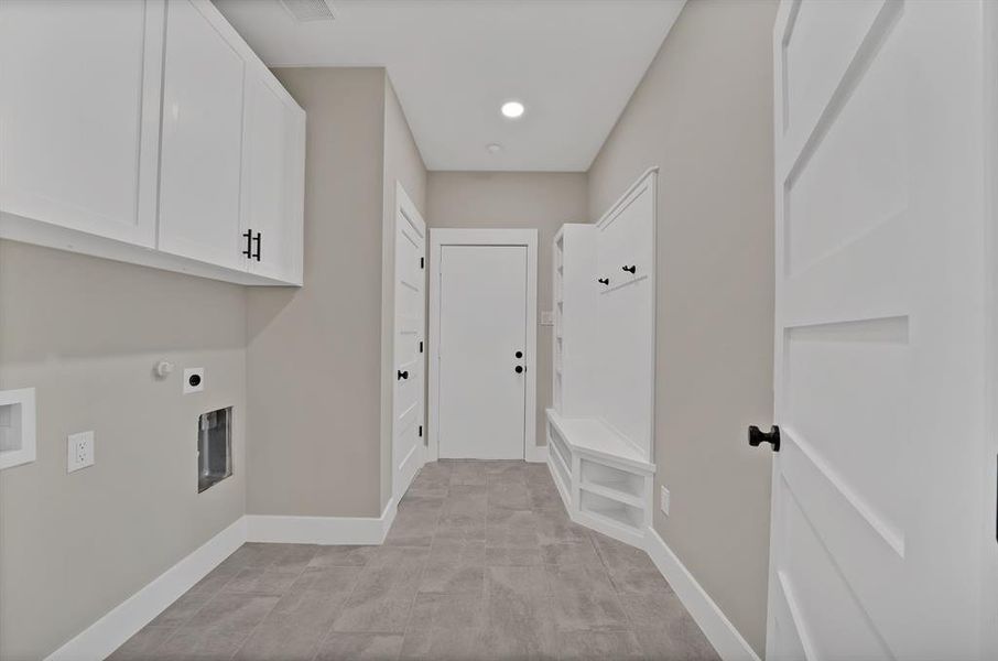 Spacious, unfurnished interior of a new home in , The Colony (Image 36).