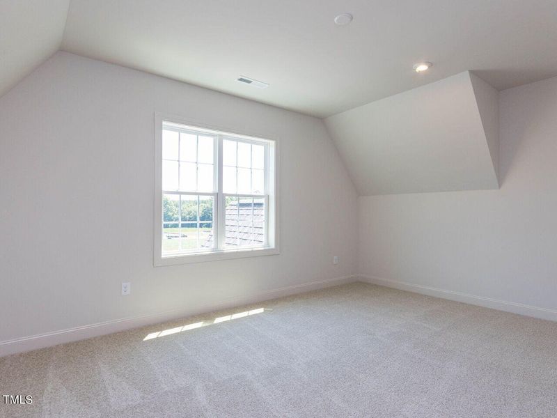 026-1280x960-bonus-room