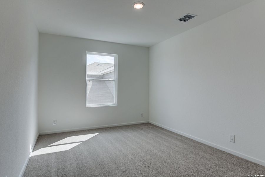 Spacious, unfurnished interior of a new home in Hennersby Hollow, San Antonio (Image 17).