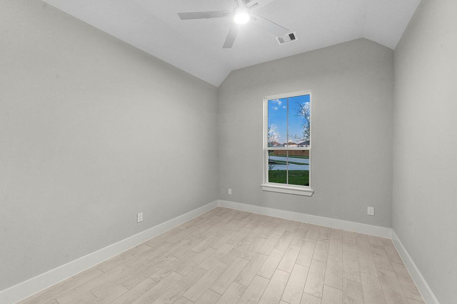 Spacious, unfurnished interior of a new home in Briarwood Crossing, Rosenberg (Image 23).