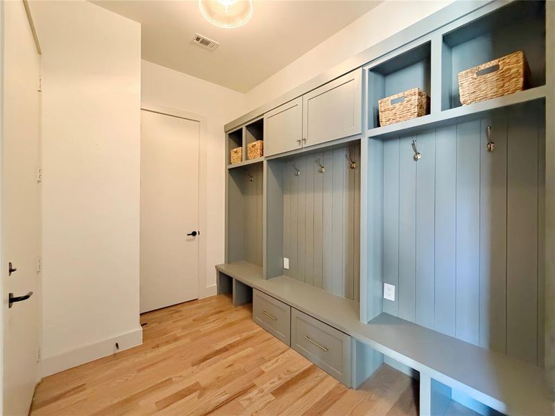 Furnished interior view inside a new home in , Dallas (Image 28).