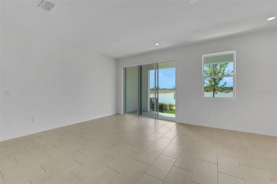 Spacious, unfurnished interior of a new home in Shores at Mirada, San Antonio (Image 27).