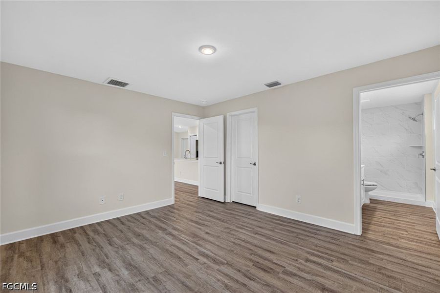 Spacious, unfurnished interior of a new home in Cape Coral, Cape Coral (Image 21).