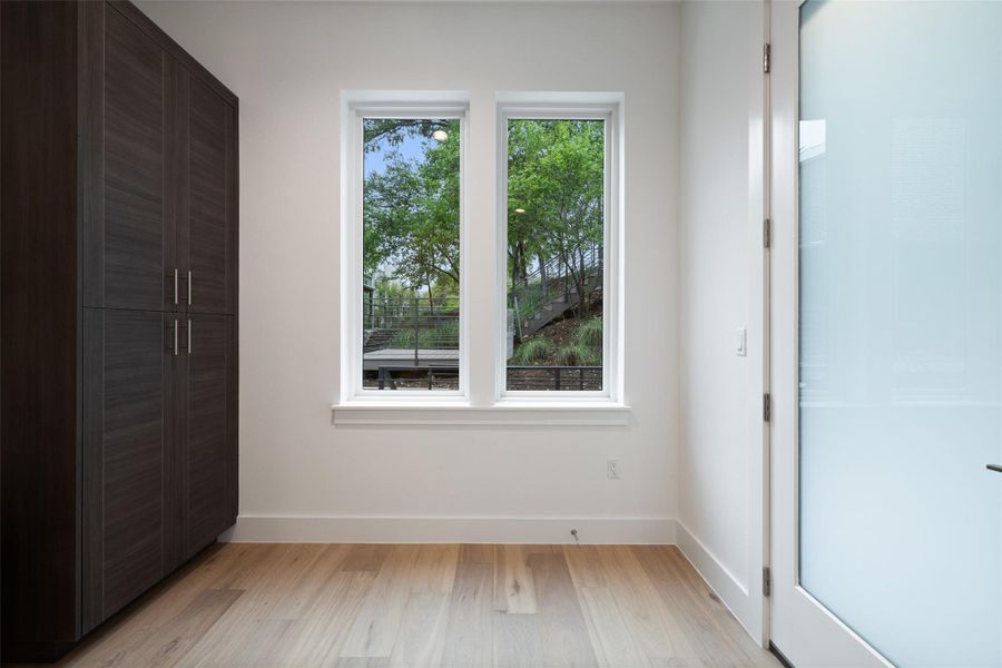 Spacious, unfurnished interior of a new home in , Austin (Image 19).