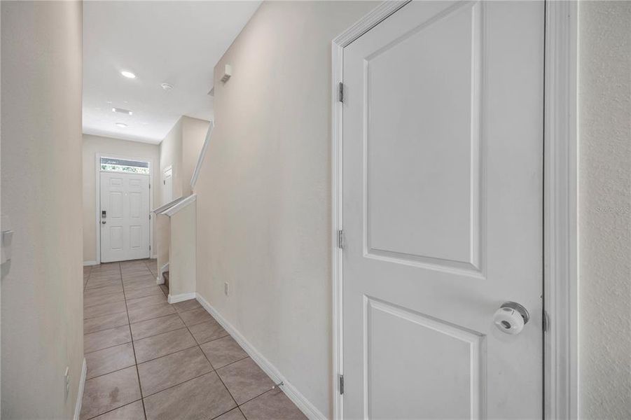 Spacious, unfurnished interior of a new home in , Wesley Chapel (Image 35).