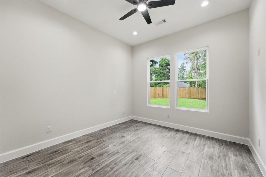 Spacious, unfurnished interior of a new home in , Roman Forest (Image 26).