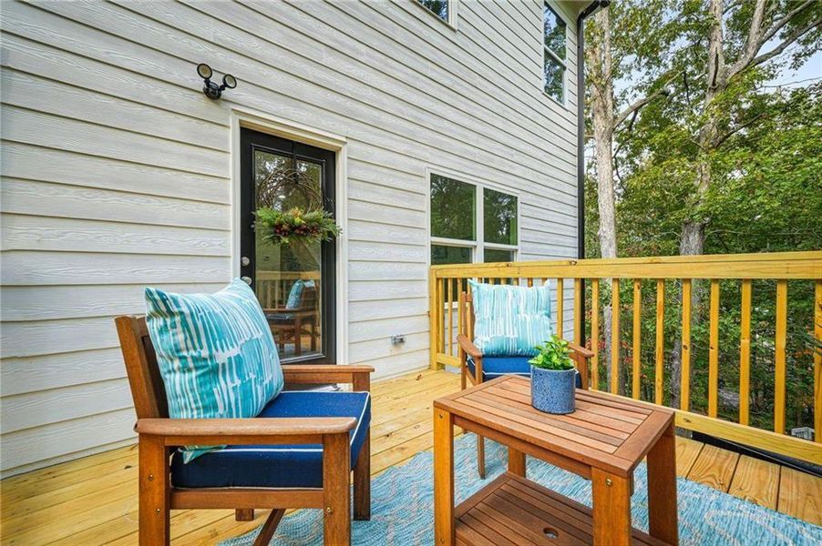 Exterior details and patio area of a home in , Gainesville (Image 4).