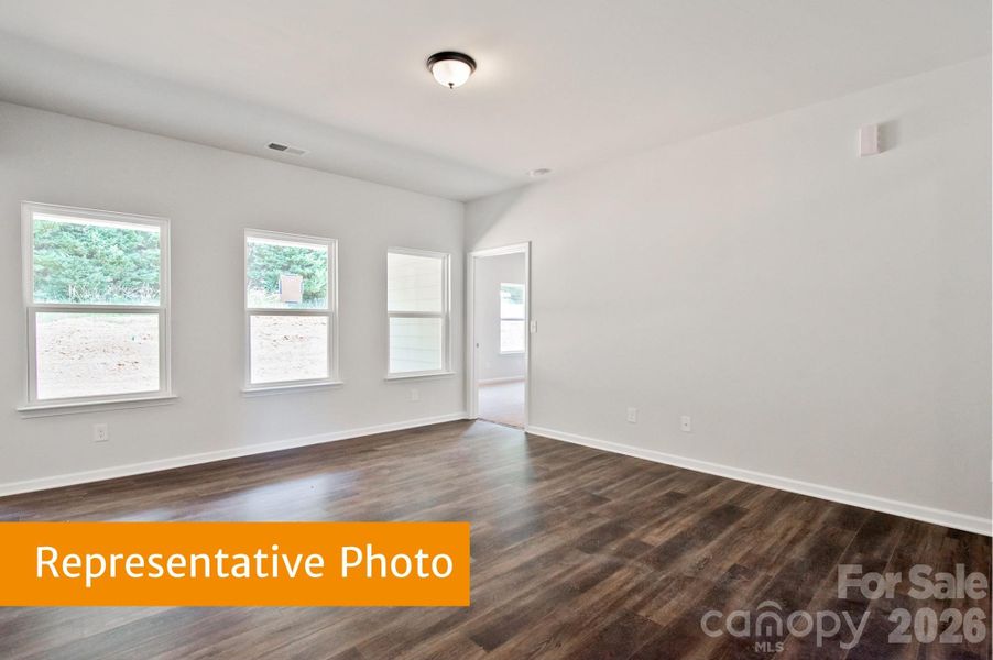 Spacious, unfurnished interior of a new home in Pine Bluff, Midland (Image 6).