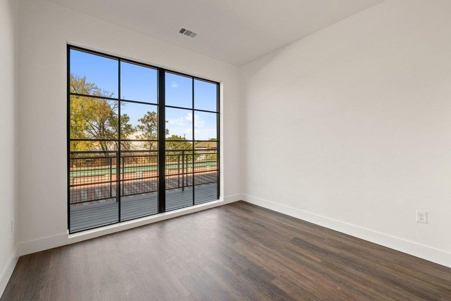 Spacious, unfurnished interior of a new home in , Austin (Image 9).