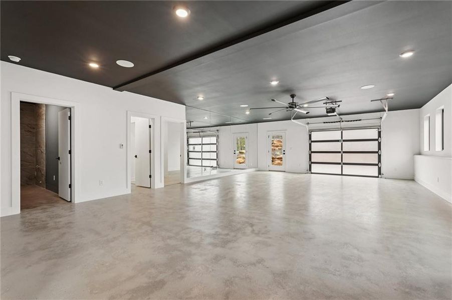 Spacious, unfurnished interior of a new home in , Roswell (Image 28).