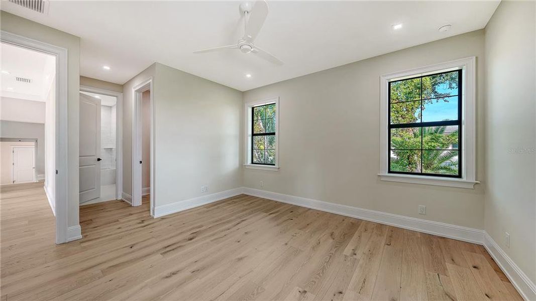Spacious, unfurnished interior of a new home in , Sarasota (Image 48).