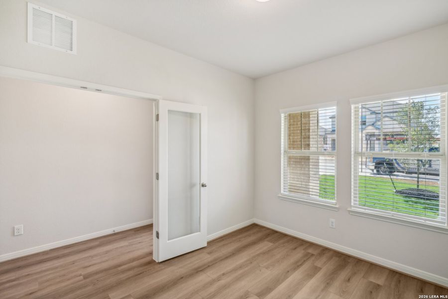 Spacious, unfurnished interior of a new home in Arcadia Ridge - Premier Series, San Antonio (Image 16).