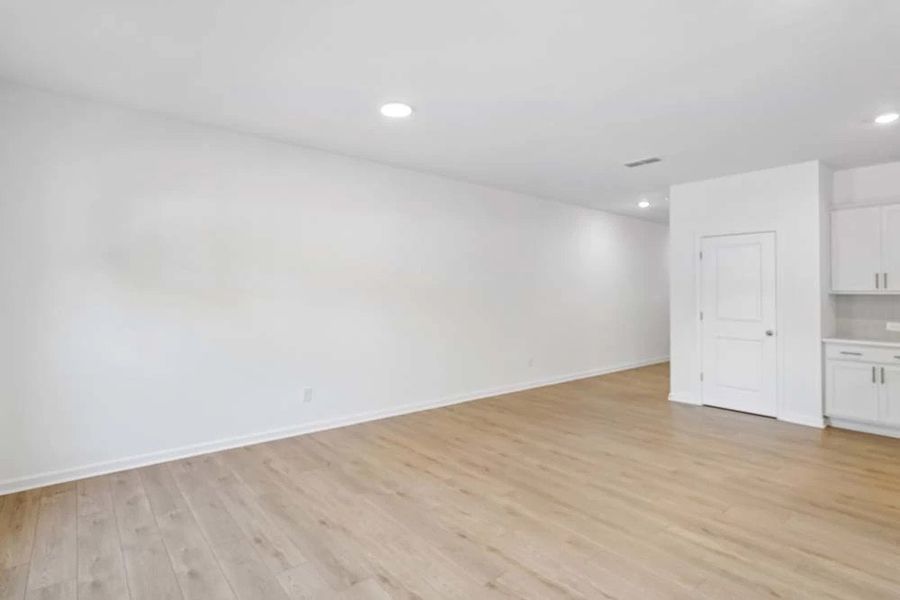 Spacious, unfurnished interior of a new home in Leydenview, Mableton (Image 12).