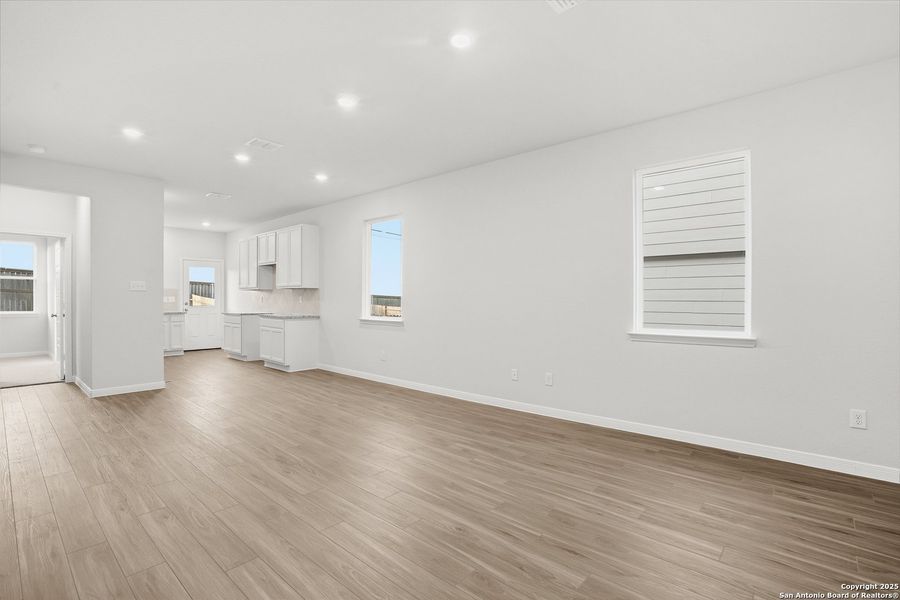 Spacious, unfurnished interior of a new home in Katzer Ranch, Converse (Image 11).