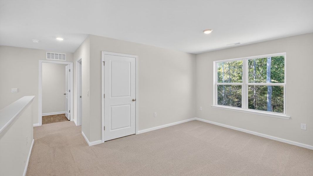 Spacious, unfurnished interior of a new home in Olive Branch, Clayton (Image 19).