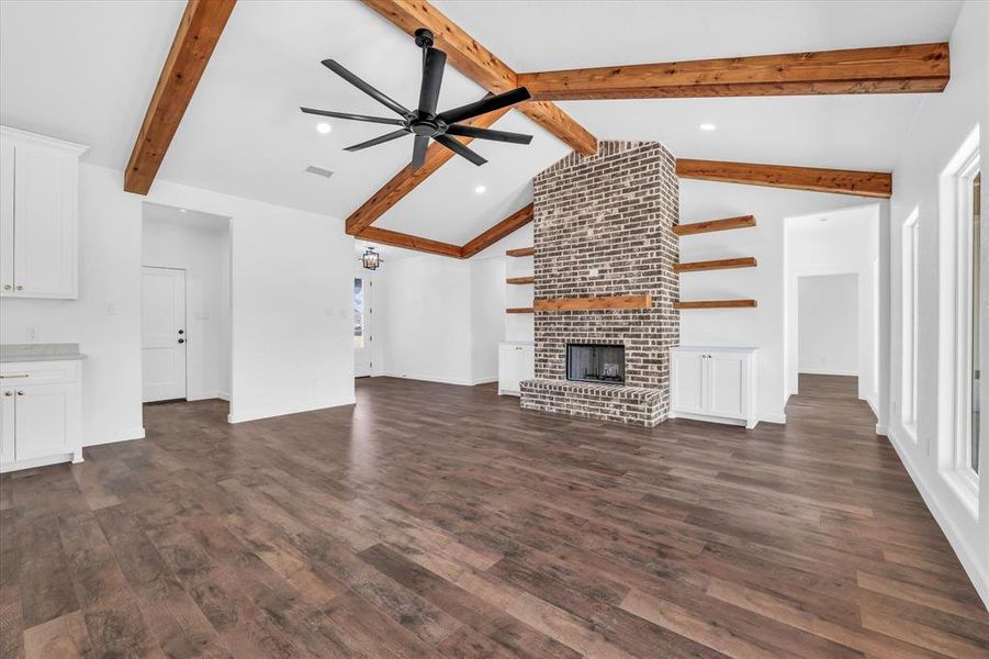 Spacious, unfurnished interior of a new home in , Hewitt (Image 21).