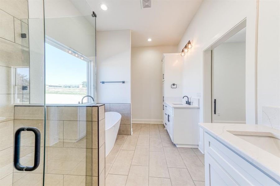 Furnished interior view inside a new home in Oak Water Ranch, Granbury (Image 14).