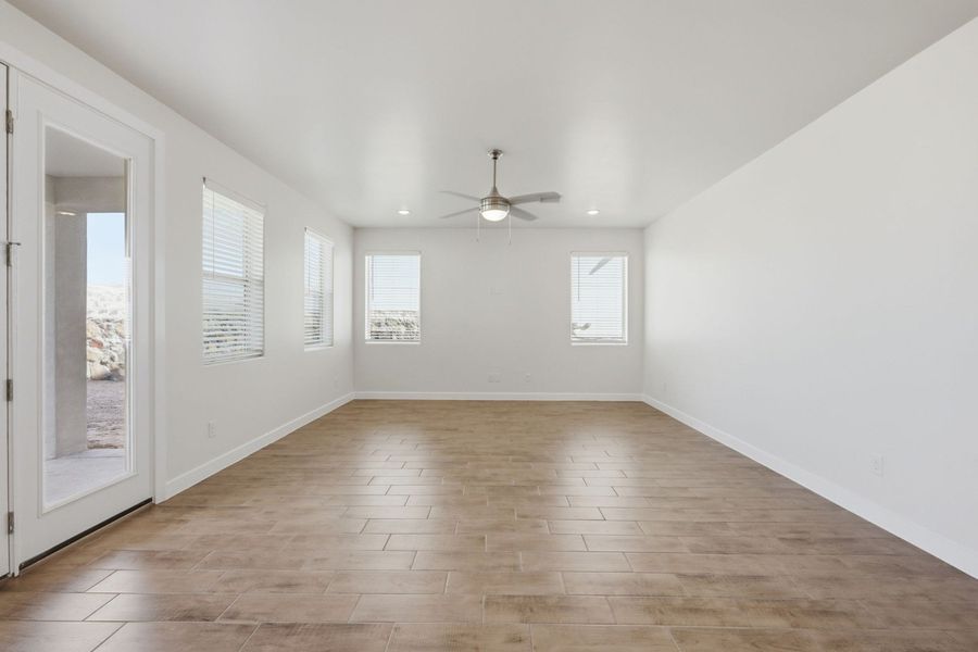 Representative unfurnished interior of a home built from the Timberon I by Hakes Brothers in Emerald Estates, El Paso (Image 18).