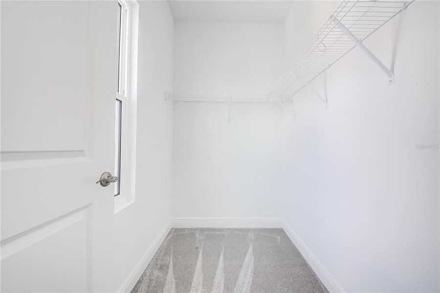 Spacious, unfurnished interior of a new home in Bungalow Walk at Lakewood Ranch, Sarasota (Image 27).