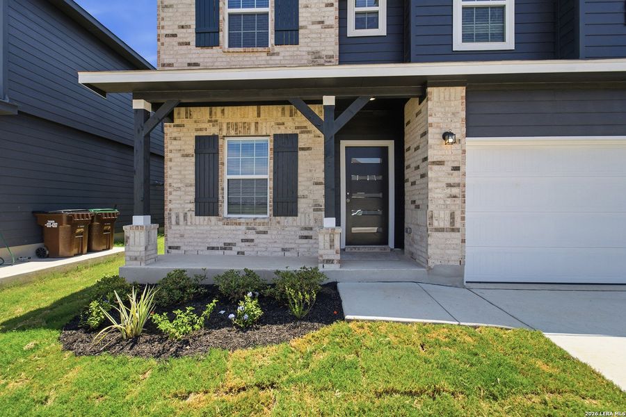 Exterior details and patio area of a home in Red Hawk Landing, San Antonio (Image 3).