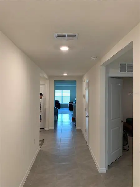 Spacious, unfurnished interior of a new home in Sunset Hills, Summerfield (Image 12).