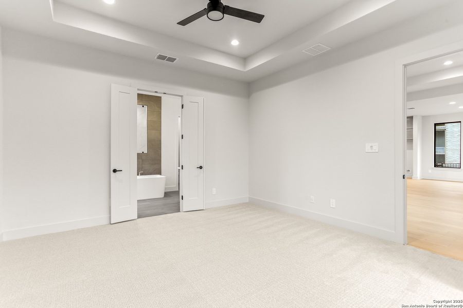 Spacious, unfurnished interior of a new home in Esperanza - 70', Boerne (Image 27).